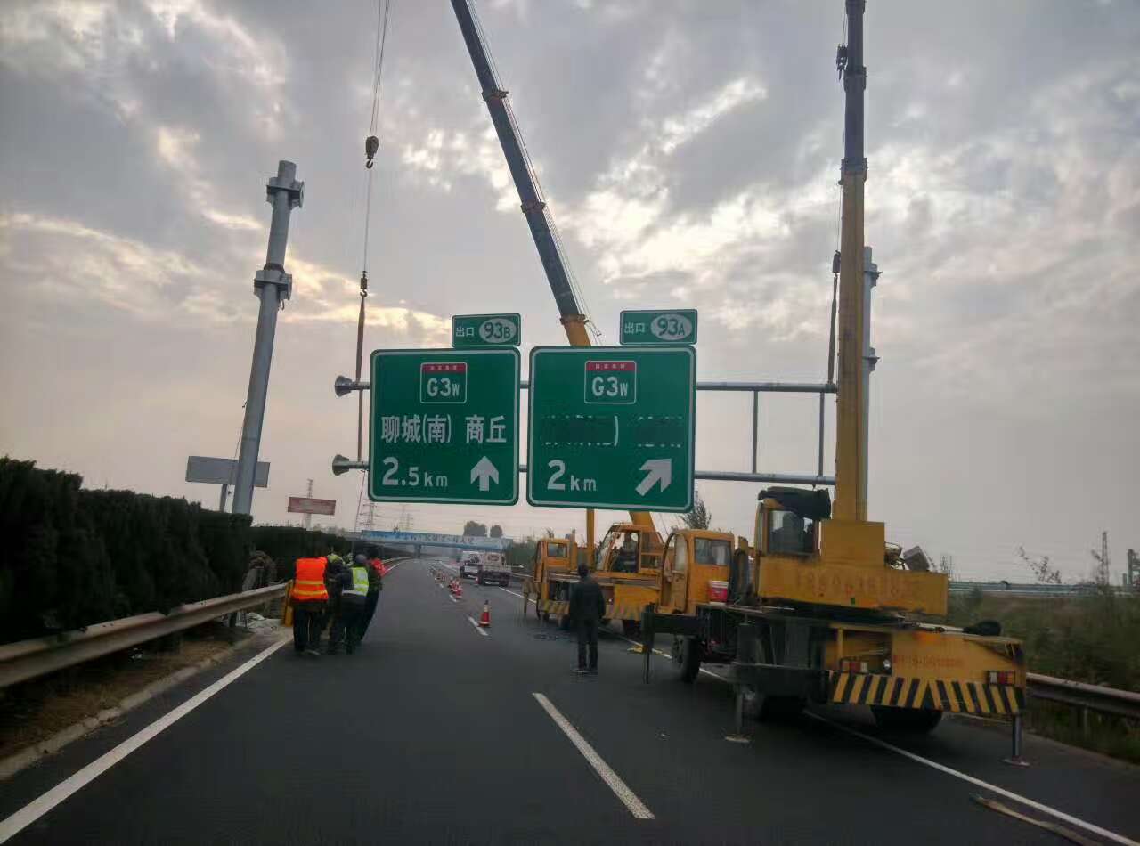 青海青海高速公路标志牌施工案例